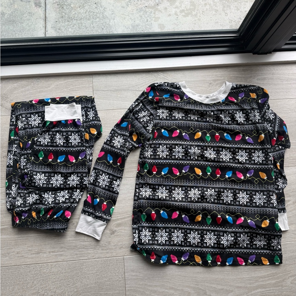 PatPat Black Holiday Light-Print Pajama Set